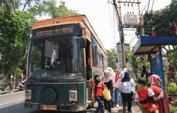 >Pemkot Tangerang Ajak Naik Bus Tayo dan Si Benteng, Lebih Hemat
