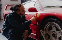 >Ferrari F40 Lewis Hamilton Sempat Nganggur 30 Tahun, Ternyata Bukan Mobil Biasa