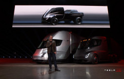 >Tesla Siap Luncurkan Pickup Listrik