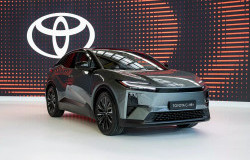 >Toyota C-HR+ Meluncur, Tampilannya Lebih Kokoh Dibandingkan C-HR Sebelumnya