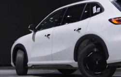 >Geely EX5 Kembangkan Kemudi 90 Derajat, Empat Rodanya Independen