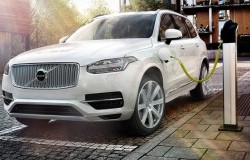 >Pasar Mobil Hibrida Diprediksi Meningkat Pesat di Tahun 2022