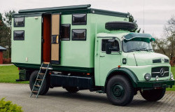 >Modifikasi Truk Legendaris Mercedes-Benz LA 1113 B jadi Campervan Mewah