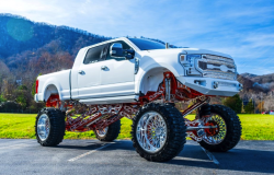 >Jason Asher Ciptakan Monster dari Ford F-250 2017 di Lone Star Throwdown 2025