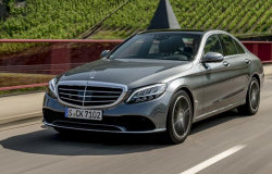 >Mercedes-Benz Siap Meluncurkan Facelift C-Class Baru