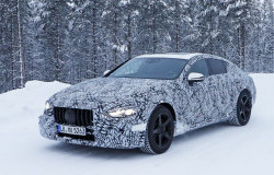 >Mercedes-AMG GT4 Terbaru Hadir di Geneva Motor Show 2018