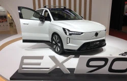 >Volvo EX90 Melantai di GIIAS 2026, SUV Listrik Premium Bintang 5 Euro NCAP