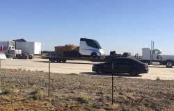 >Tesla Tunda Peluncuran Truk Semi Listrik Perdananya