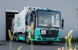>Mercedes-Benz Kenalkan reEconic, Truk Listrik Canggih dari Material Limbah Daur Ulang