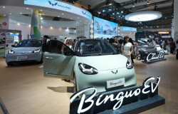 >Wuling Berikan Promo Menarik untuk Seluruh Produk di IIMS 2025, Konsumen Makin Cuan Nih!