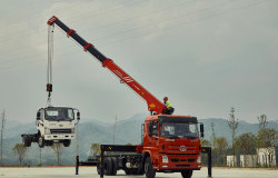 >Jenis Truk Derek Umum yang Beroperasi di Berbagai Situasi