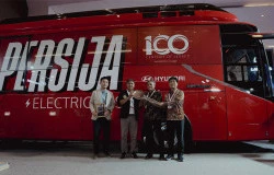 >Persija Jakarta Jadi Klub Sepak Bola Pertama yang Miliki Bus Listrik