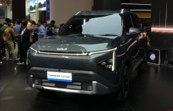 >Kia Genjot Kandungan Lokal Kia Carens EV, Target TKDN Mengarah ke 80 Persen