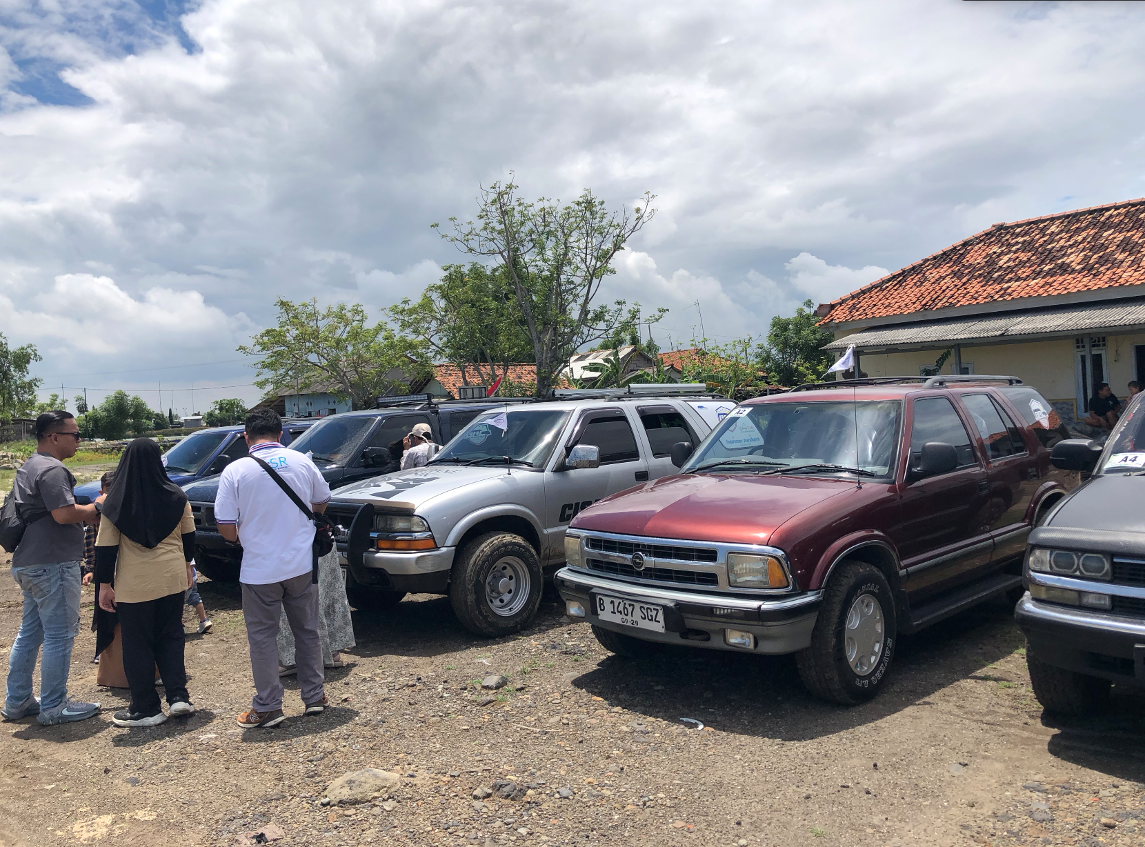 Blazer Indonesia Club Uji Ketangguhan Opel dan Chevrolet Blazer di Subang Sambil Salurkan Bantuan Banjir