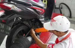 >Antara Kelebihan dan Kekurangan Oli Mesin, Apa Efeknya?