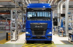 >MAN Resmi Produksi Truk Listrik Berdaya Megawatt, Charging Truk Makin Kilat!