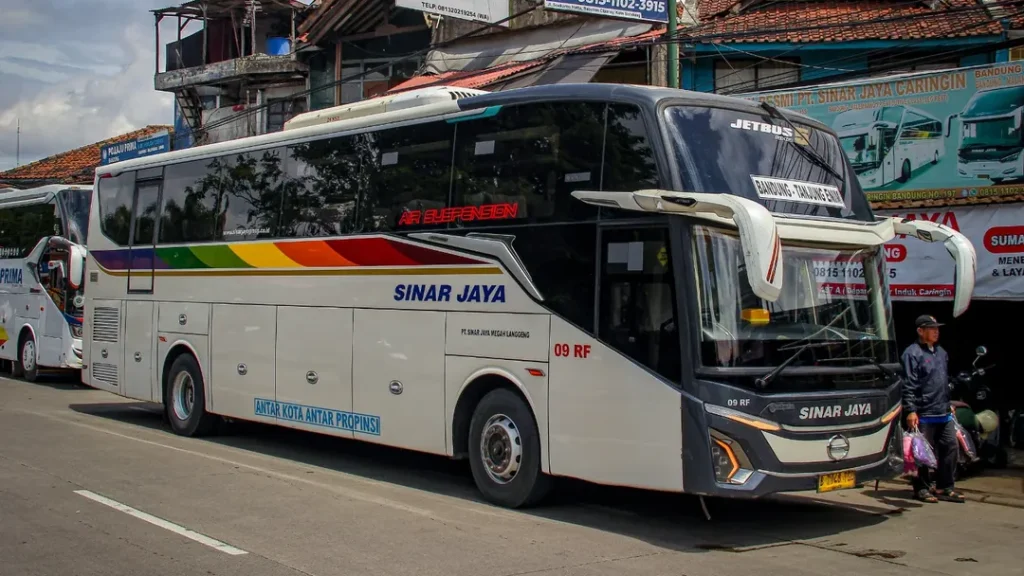 >Kelangkaan Solar Paksa PO Sinar Jaya Lintas Jawa-Sumatera Lakukan Penyesuaian Jadwal!