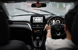 >Mobil Berasa Enggak Stabil dan Limbung Saat Dikendarai, Tetap Tenang dan Lakukan Hal Ini