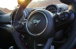 >Mini Cooper Harvey Moeis Jadi Perbincangan, Ternyata Harganya Segini!