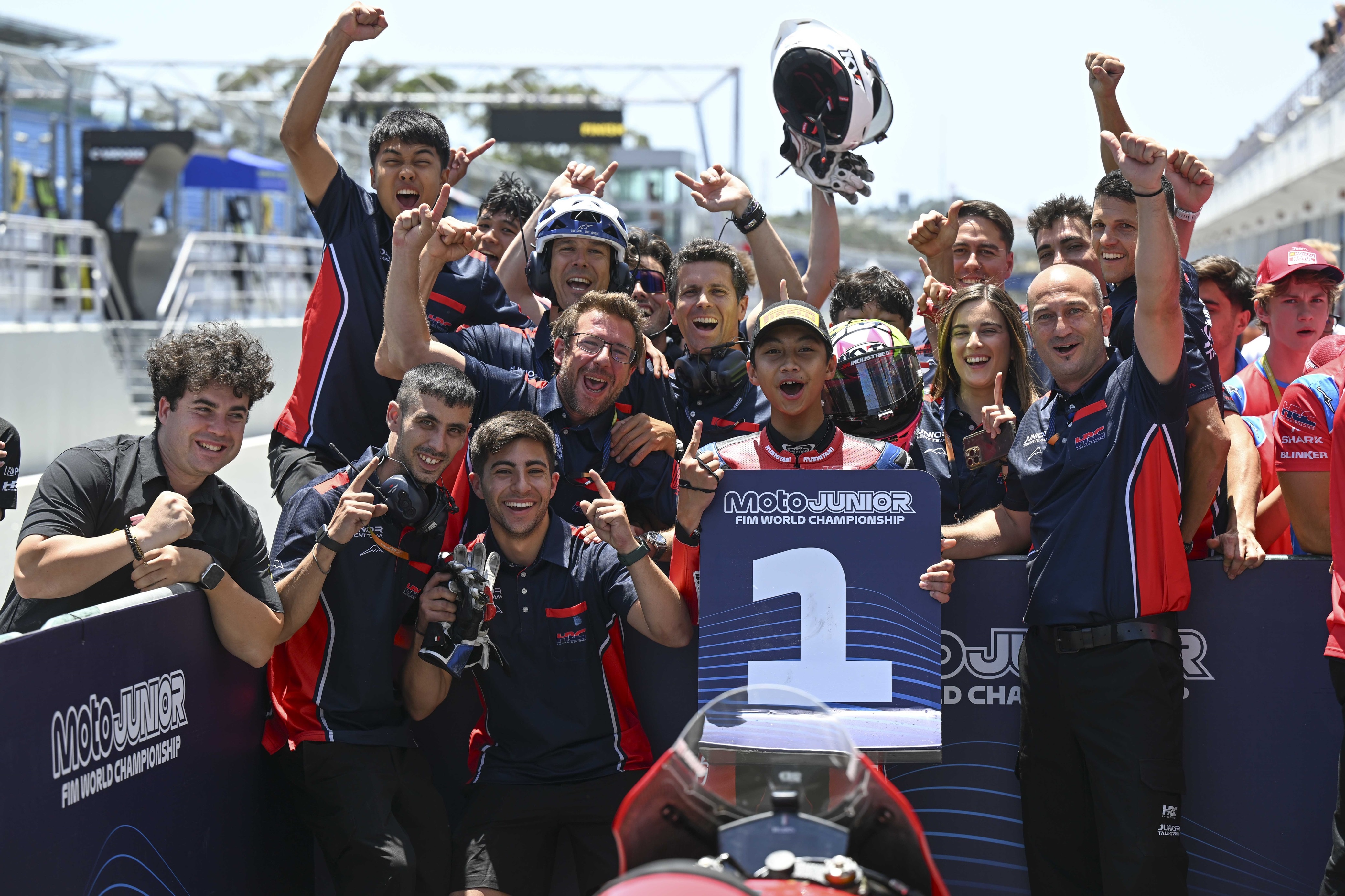Ramadhipa Rebut Kemenangan di FIM Moto3 Junior World Championship Estoril