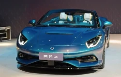 >Bocor! Denza Z Muncul di Jalan, Convertible Listrik Ini Kejar 100 Kpj dalam 2 Detik
