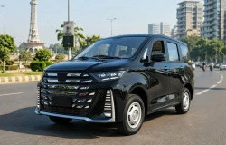>Nora Metro, MPV Listrik Mirip Alphard yang Tenaganya Cuma 5 Dk