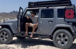 >Santiago Gimenez Striker AC Milan, Punya Jeep Wrangler Unlimited Sampai BMW X5