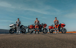 >Harley-Davidson Turunkan Road Glide Balap di King of the Baggers 2026