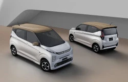 >Mitsubishi eK X EV bersolek Jadi Lebih Modern Usung Teknologi Baru