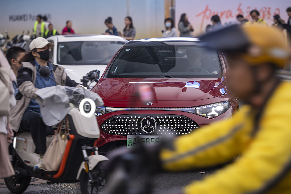 Mercedes-Benz Kesulitan di Pasar Mobil Listrik Tiongkok