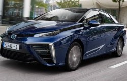 >Toyota Yakin Harga Mobil Hidrogen dan Hibrida Seimbang Tahun 2025