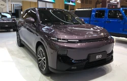 >Leapmotor B10 dan C10 Resmi Diluncurkan, Siap Diproduksi Lokal
