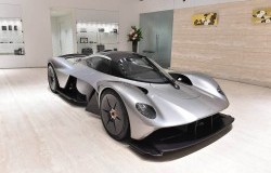 >Aston Martin Berencana Produksi Valkyrie dan DB11 di Jepang