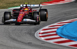 >Performa Menurun, Lewis Hamilton Dinilai "Tersesat" Tidak Bisa Diandalkan Ferrari