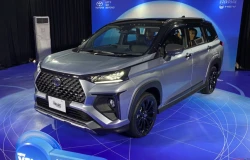 >Perbedaan Toyota Veloz Hybrid V vs Q, Mana yang Layak Dipilih?