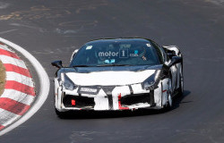 >Penampakan Prototipe Ferrari 488 Hybrid di Sirkuit Fiorano