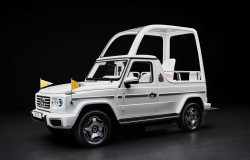 >Paus Fransiskus Bakal Naik Mobil Listrik Mercedes-Benz G-Class, Ini Fitur Uniknya!