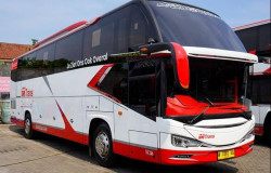 >Kabin Grand Captain Buatan Karoseri Tentrem Manfaatkan Kaca Depan yang Jenong