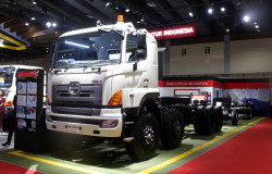 >Profil Truk Heavy Duty Hino 700 ZY5041 8x4