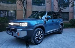 >SUV Boxy Pertama Geely Akhirnya Meluncur, Tenaga Tembus 1.113 Dk