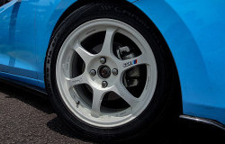 >Pelek Mobil Memiliki Berbagai Jenis Bahan: Pilihannya, Kelebihan, dan Kekurangannya