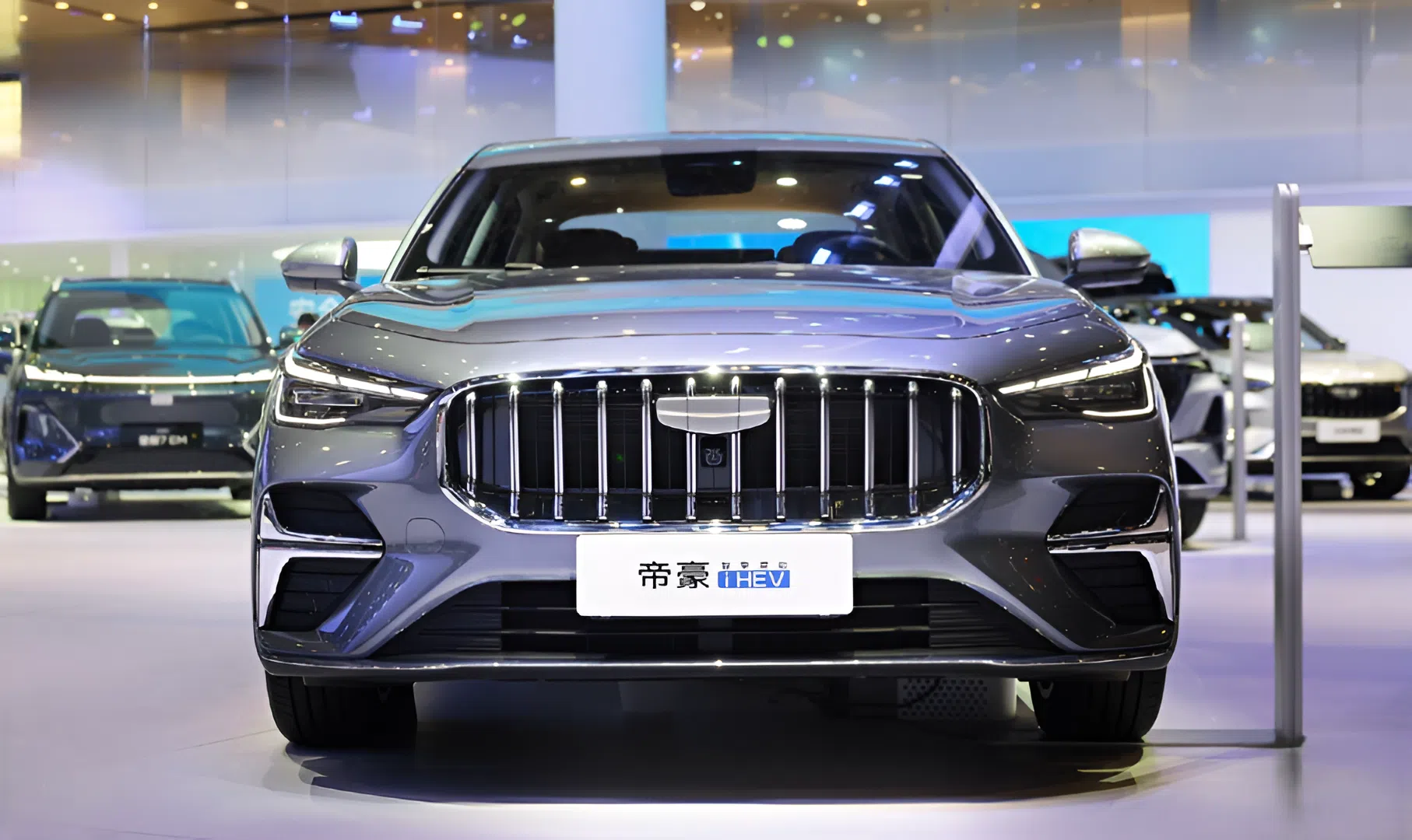 >Geely Emgrand i-HEV 2026 Pecahkan Rekor Dunia, Konsumsi BBM 45 Km per Liter