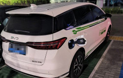 >Konsumen Keluhkan Antrean Charging Station, Ini Jawaban BYD Arista BSD City