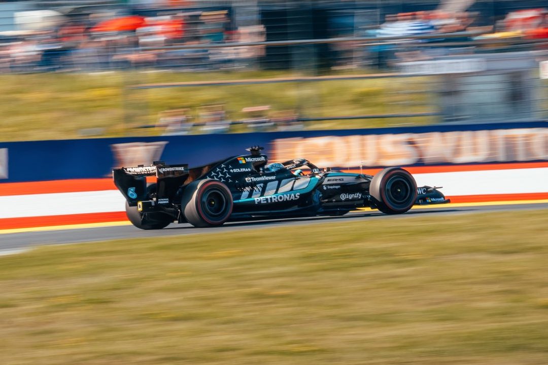 George Russell Pole! Verstappen Crash & Dominasi Ferrari di Garis Start F1 Austria 2026