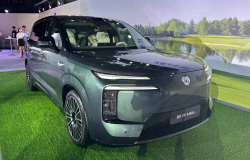 >Denza N8L PHEV Sudah Dipasarkan di Tiongkok, Harga Mulai Rp749 Juta