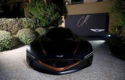 >Mobil Konsep Genesis Essentia Diperkenalkan di Festival Film Cannes