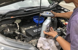 >5 Kesalahan yang Harus Dihindari Saat Mengganti Oli Mobil, Jangan Sampai Keliru