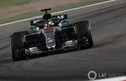 >Akibat Ganti Girboks, Hamilton Turun Grid