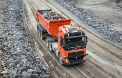 >Volvo Sukses Angkut 3 Juta Ton Material Dengan Truk Tanpa Pengemudi! Sopir Truk Bakal Punah?