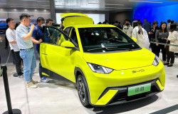 >Fitur Autopilot akan Aktif di Mobil Listrik Merek Tiongkok Ini, Mulai dari Harga Termurahnya Ada ADAS Terbaru dan Chip Canggih